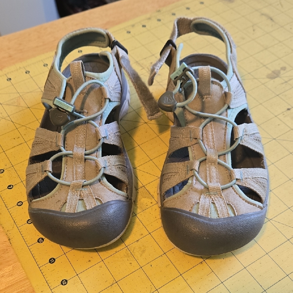 Keen Women's Tan and Gray Sandals
